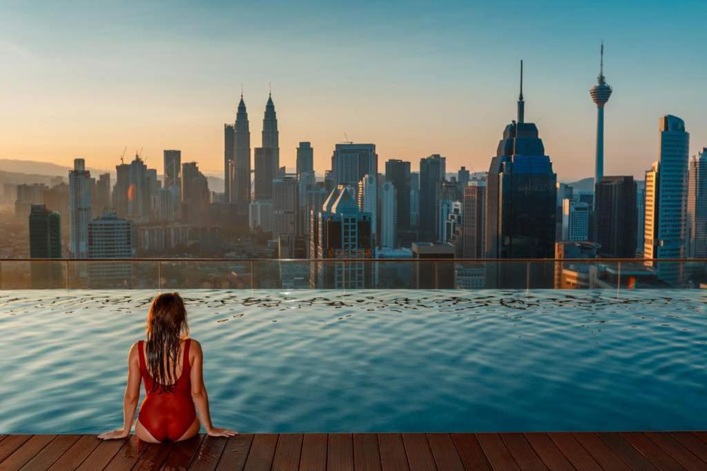 Regalia Infinity Pool Apartemen